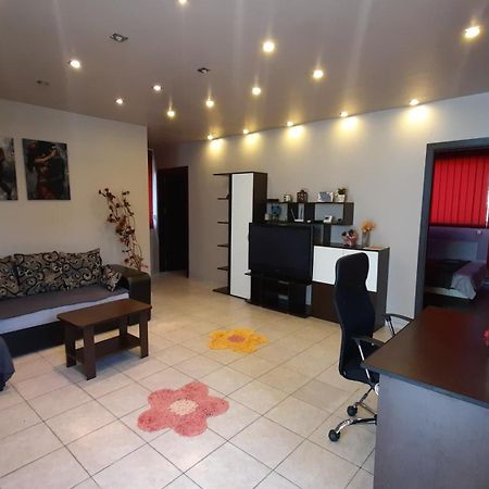 Spacious, Modern Condo In New Villa - Sleeps 6 ブカレスト エクステリア 写真