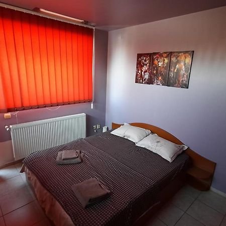Spacious, Modern Condo In New Villa - Sleeps 6 ブカレスト エクステリア 写真