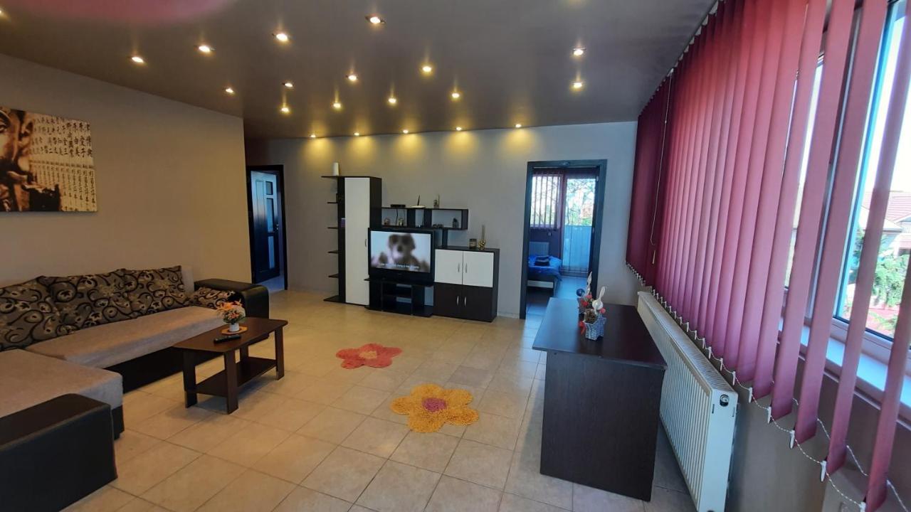 Spacious, Modern Condo In New Villa - Sleeps 6 ブカレスト エクステリア 写真