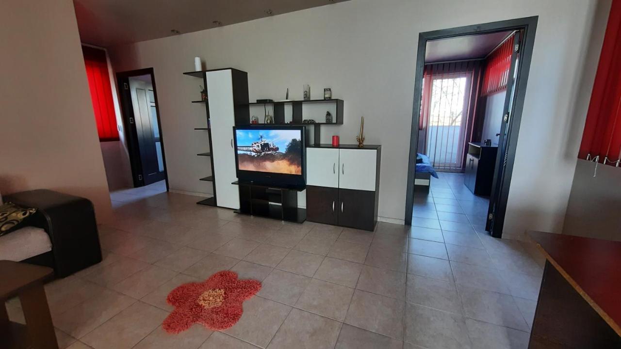 Spacious, Modern Condo In New Villa - Sleeps 6 ブカレスト エクステリア 写真