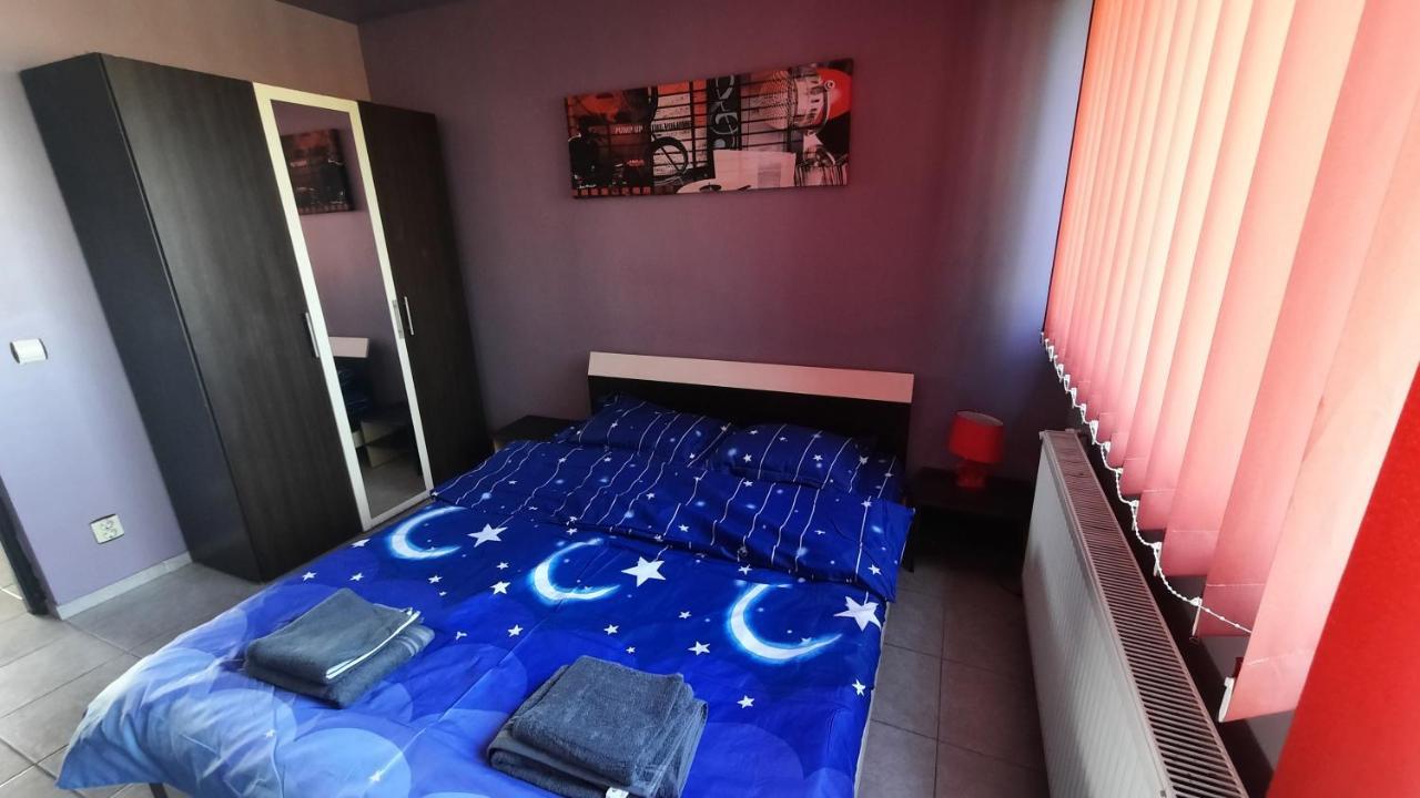 Spacious, Modern Condo In New Villa - Sleeps 6 ブカレスト エクステリア 写真