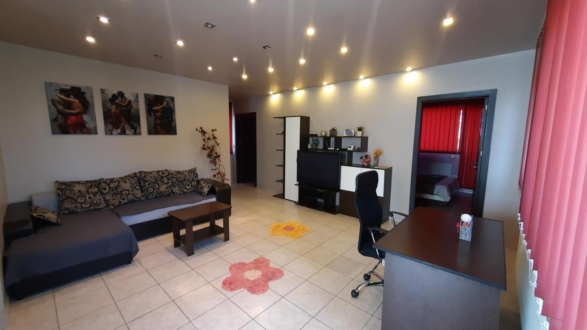 Spacious, Modern Condo In New Villa - Sleeps 6 ブカレスト エクステリア 写真